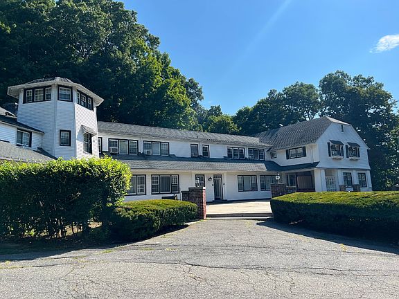 2nd image of 35 Morningside Dr APT 5A