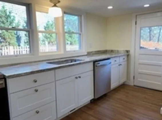 2 bed, 1.5 bath, 823 sqft, $2,000 — Photo 2