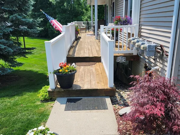 9520 Timber Ridge Dr, Grand Blanc, MI 48439