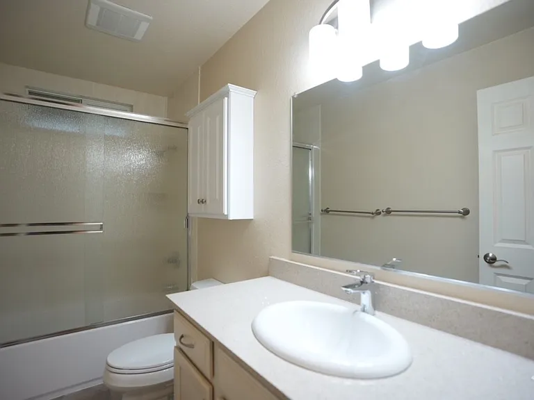 1130-1136 Laurel St — Photo 11