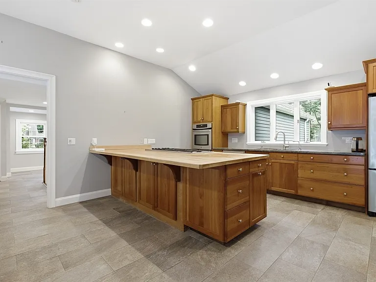 56 Arrowhead Rd — Photo 3