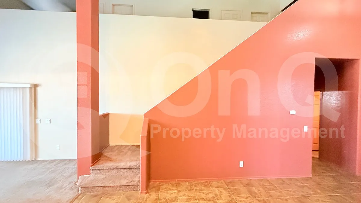 3 bed, 2.0 bath, 2274 sqft, $2,100 — Photo 4