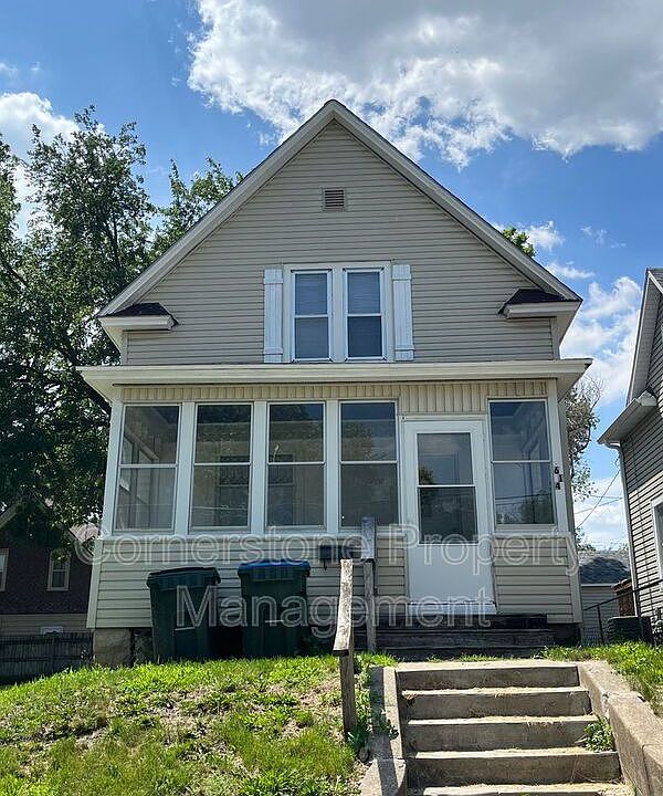 1st image of 614 S 15th St