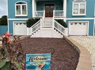 10017 Sea Breeze Dr, Emerald Isle, NC 28594