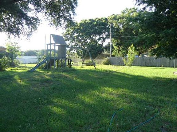 3rd image of 122 Clearwater Pl