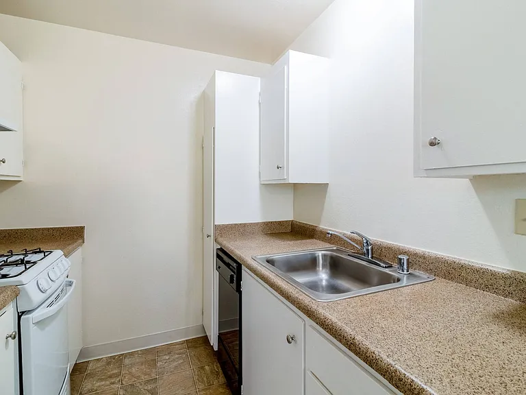 Terra Linda Manor — Photo 3