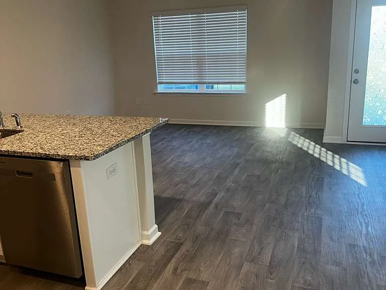 76 March Creek Dr — Photo 3