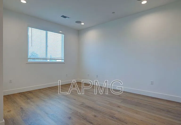4507 Saturn St #1/2 — Photo 13
