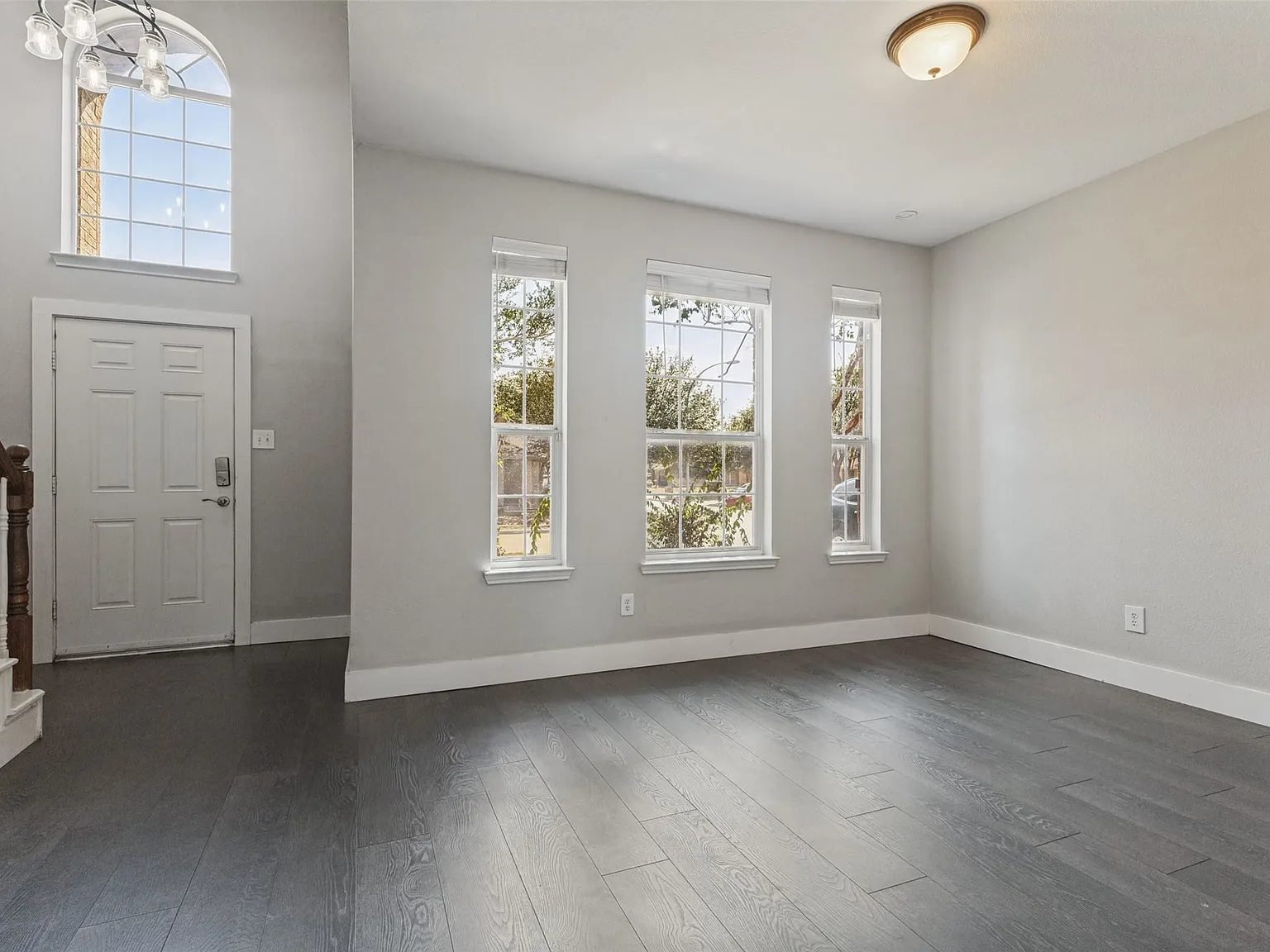 4 bed, 2.5 bath, 2300 sqft, $2,950 — Photo 4