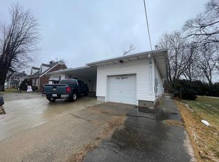 4018 N University St, Peoria, IL 61614