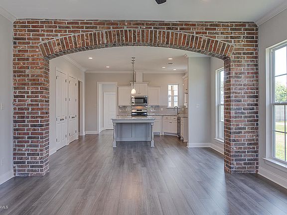 5th image of 111 Bennington Ln