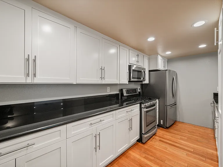 15231 Magnolia Blvd #221 — Photo 4