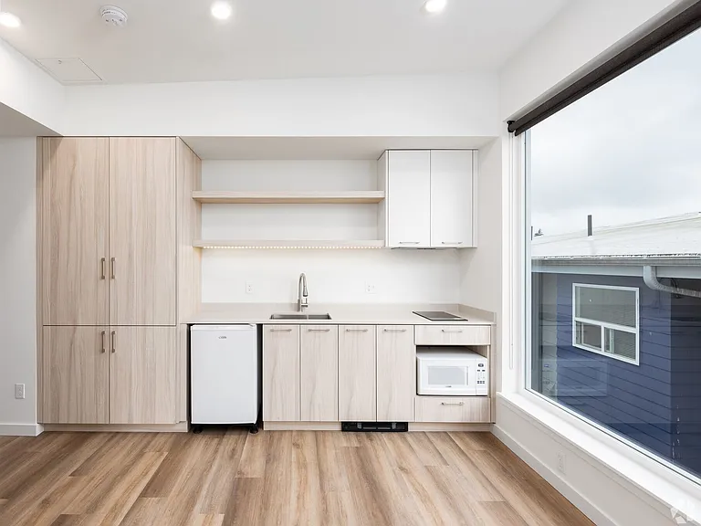 Greta Apartments | Private Kitchen Studio near UW — Photo 11