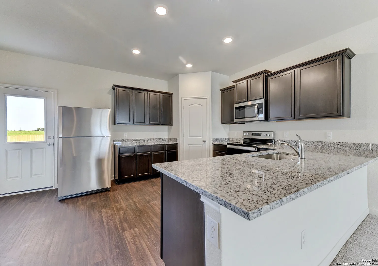 5 bed, 2.5 bath, 2543 sqft, $1,250 — Photo 4