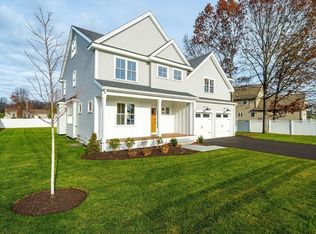 8 Callahan Dr, Woburn, MA 01801