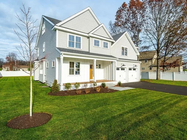 8 Callahan Dr, Woburn, MA 01801