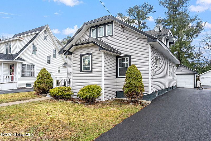 2nd image of 1363 Belmont Avenue