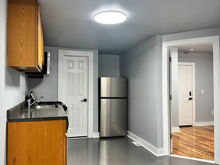 40 Walnut — Photo 14