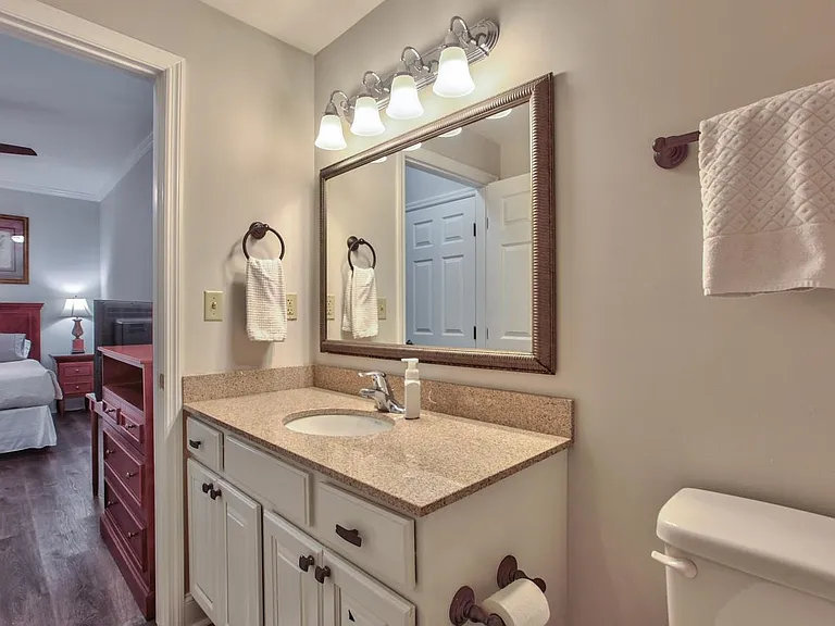 215 W College Ave #305 — Photo 8