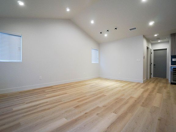 2nd image of 3244 Chapman St