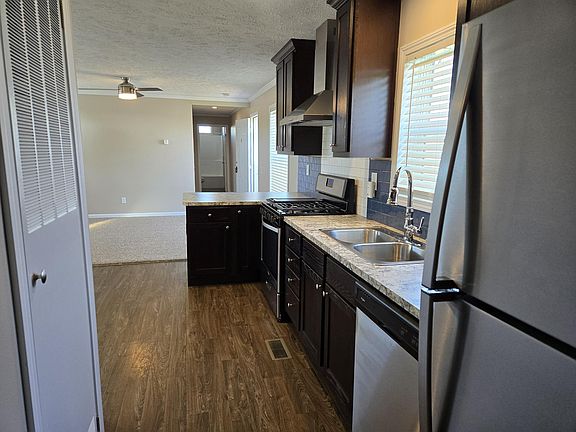 5th image of 228 Golfview Ct #118