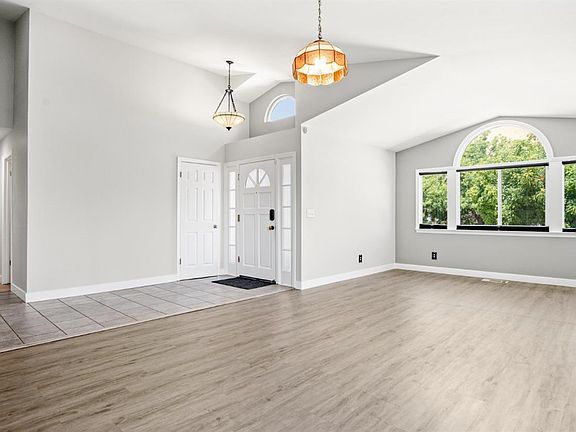 4th image of 2245 Fox Glen Drive