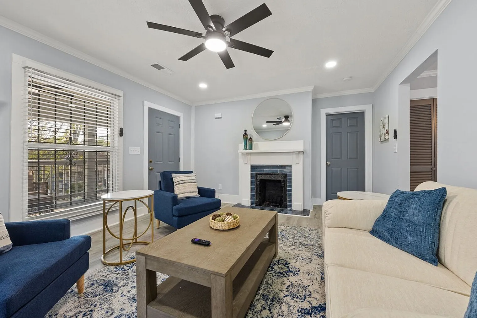 3 bed, 2.0 bath, $6,004 — Photo 2