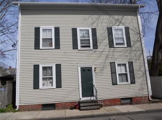 51 Poplar St, Newport, RI 02840