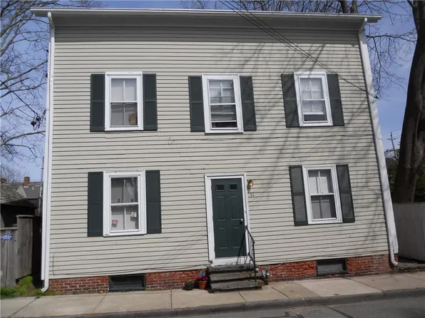 51 Poplar St, Newport, RI 02840
