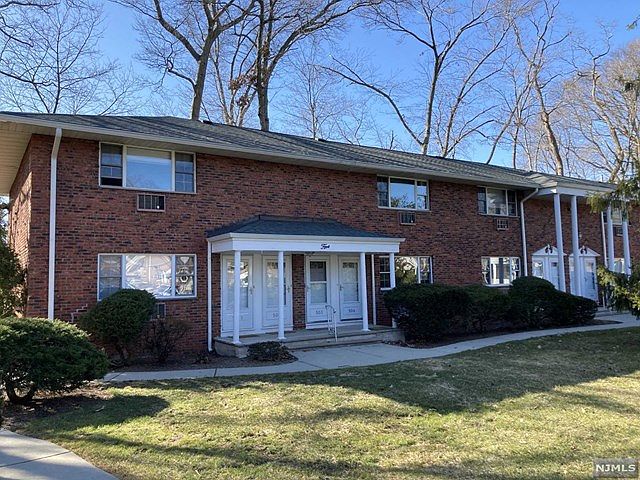 1st image of 504 Washington Dr