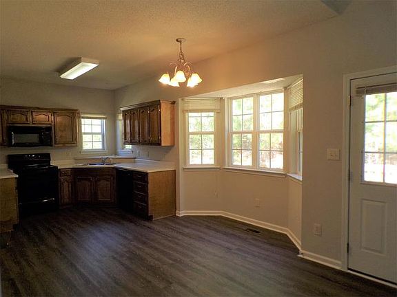5th image of 1764 Annendale Dr