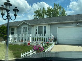 1 Heather Ct, Streamwood, IL 60107