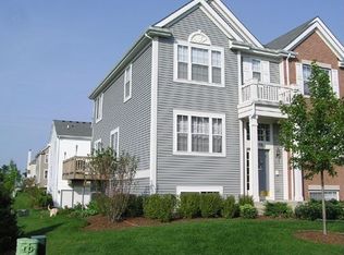 1338 Shamrock Ln, Hampshire, IL 60140