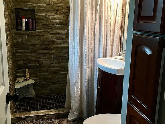 Master Suite Bathroom 