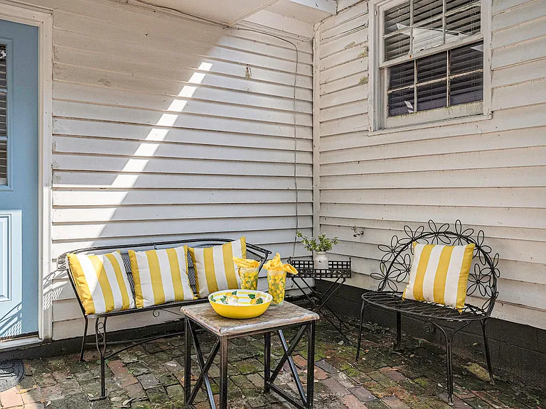 Furnished outdoor patio