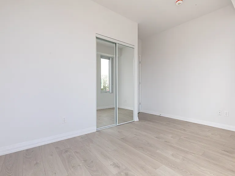 7895 Jane St #Townhouse B-7 — Photo 16