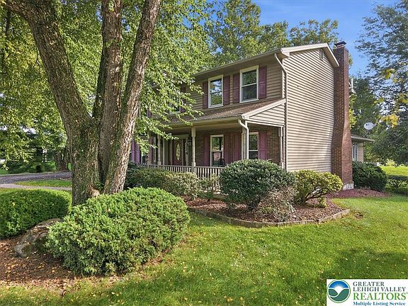 3rd image of 714 Lexington Rd