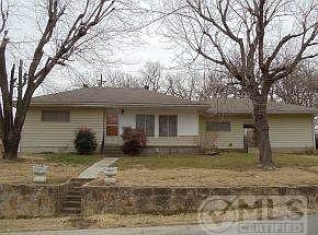216 W 45th