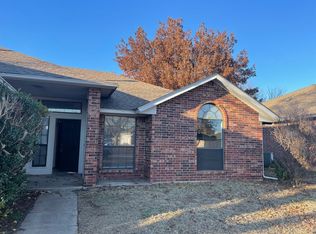621 Gyrfalcon Dr, Norman, OK 73072