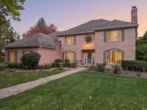 344 Hambletonian Dr, Oak Brook, IL 60523