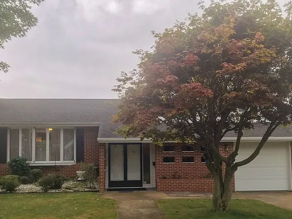 325 Albina Dr, Bellevue, OH 44811