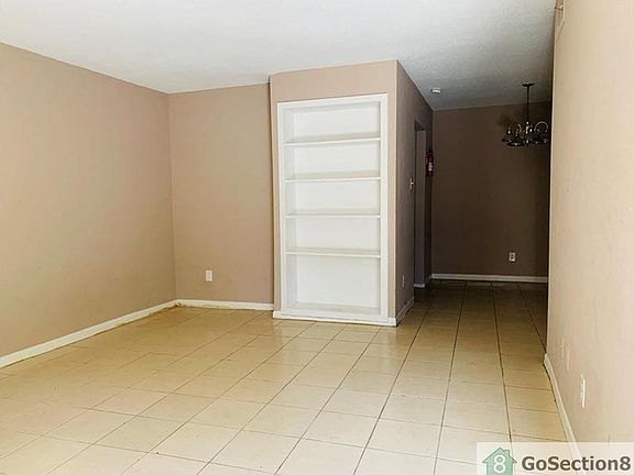 3rd image of 5625 Antoine Dr #604