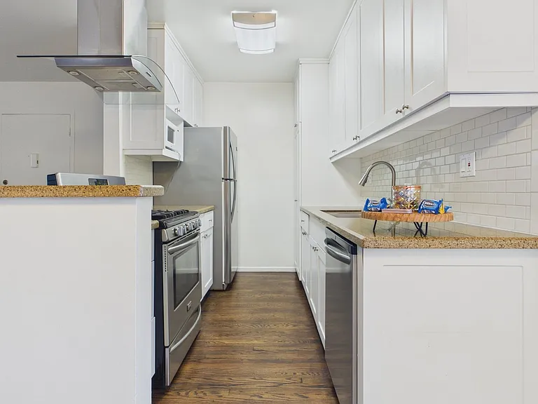 Gale Apartments — Photo 20