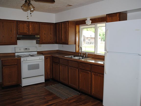 3rd image of 3327 S Oakland Ave