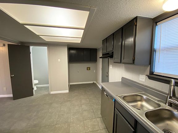 5th image of 2611 W C St #2611
