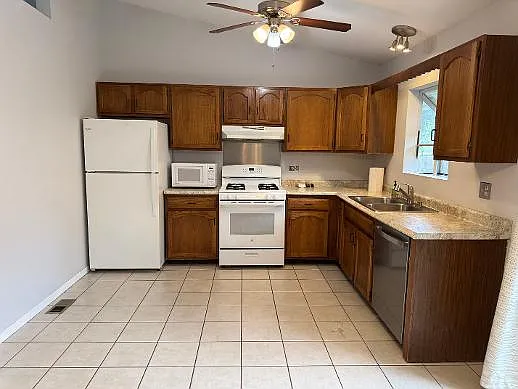 4 bed, 1950 sqft, $3,100 — Photo 4