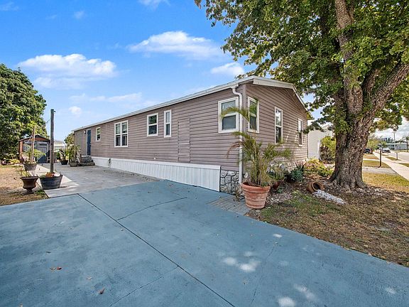 3rd image of 1700 SW 66th Avenue