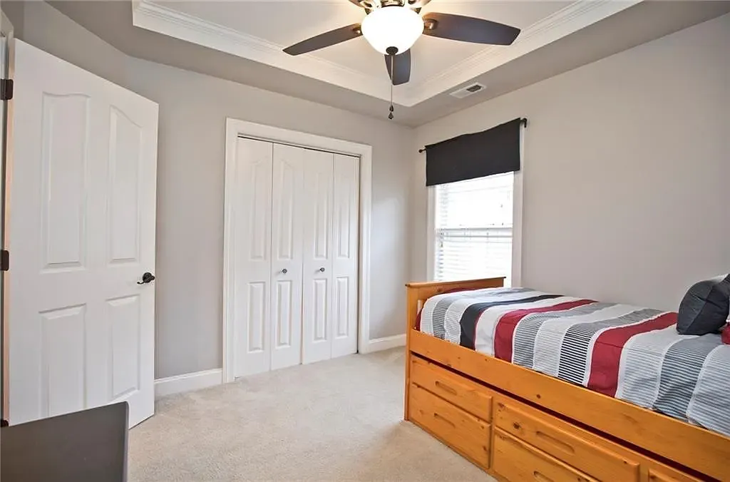 4 bed, 2.5 bath, 1940 sqft, $2,200 — Photo 4