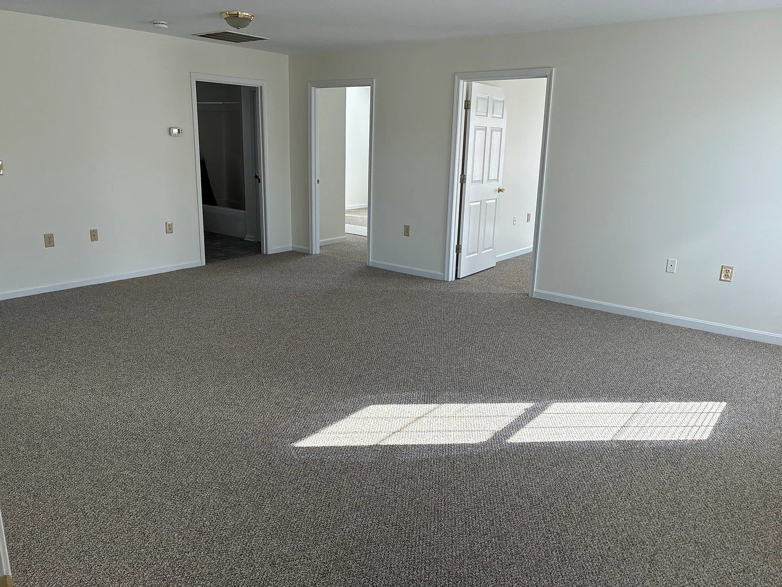 2 bed, 1800 sqft, $2,100 — Photo 3