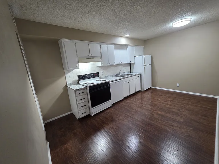 1347 SW Woodhull St #31 — Photo 4